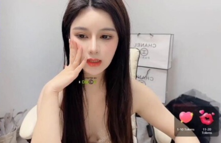 Người mẫu hồng kông show lồn chat sex cực phê