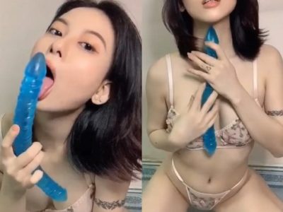 Gái xinh mặt dâm tự sướng với sextoy nứng cực độ